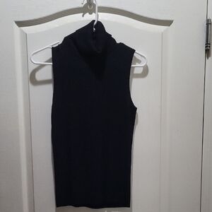 Sleeveless turtleneck top